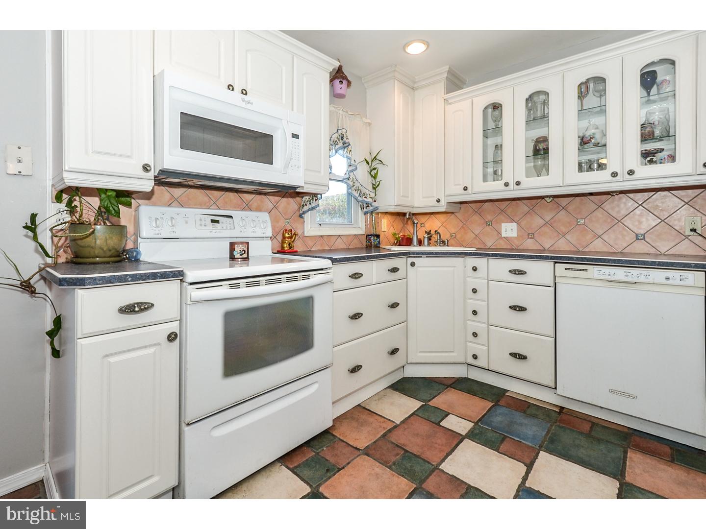 69 Canoebirch Road Levittown, PA 19057 - Photo 6 of 25