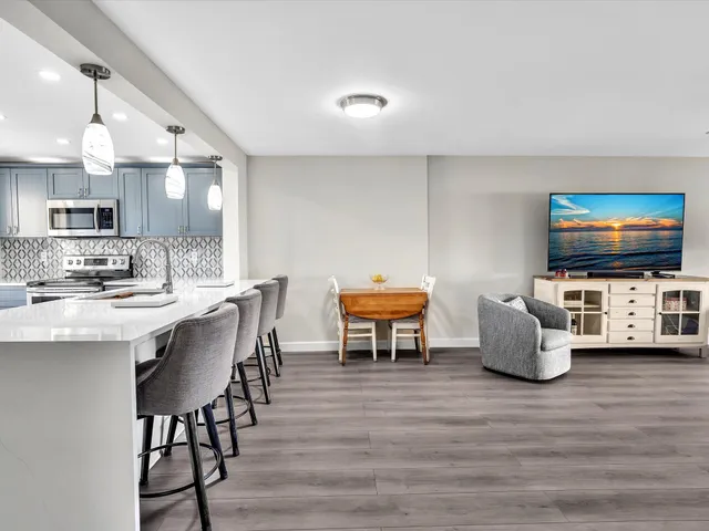 $270,000 | 321 Southeast 3rd Street, Unit 208, Dania, FL 33004