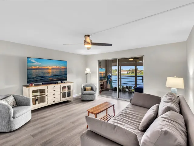 $270,000 | 321 Southeast 3rd Street, Unit 208, Dania, FL 33004