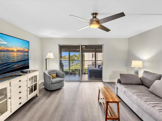 $270,000 | 321 Southeast 3rd Street, Unit 208, Dania, FL 33004