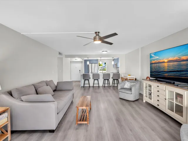 $270,000 | 321 Southeast 3rd Street, Unit 208, Dania, FL 33004