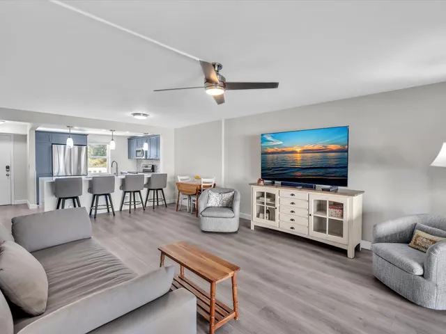 $270,000 | 321 Southeast 3rd Street, Unit 208, Dania, FL 33004