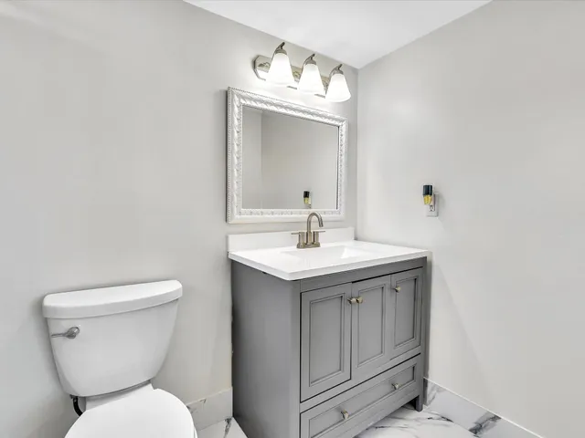 $270,000 | 321 Southeast 3rd Street, Unit 208, Dania, FL 33004