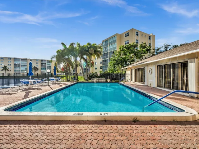 $270,000 | 321 Southeast 3rd Street, Unit 208, Dania, FL 33004