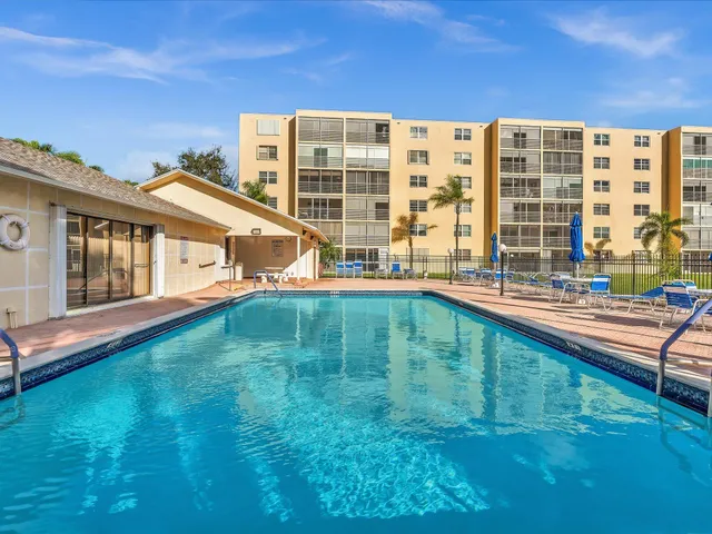 $270,000 | 321 Southeast 3rd Street, Unit 208, Dania, FL 33004