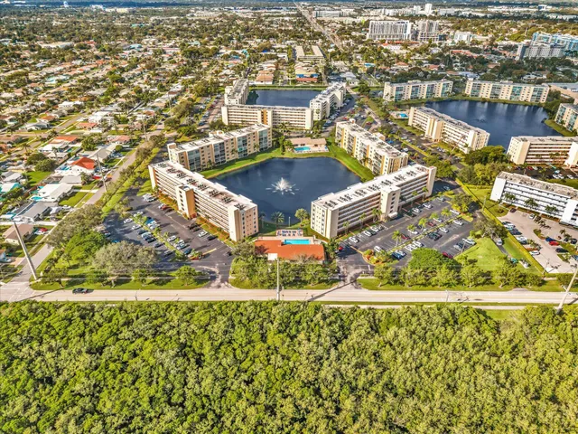 $270,000 | 321 Southeast 3rd Street, Unit 208, Dania, FL 33004