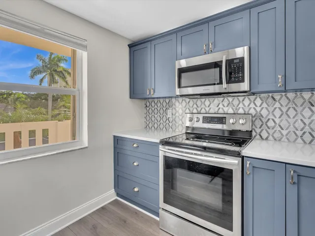 $270,000 | 321 Southeast 3rd Street, Unit 208, Dania, FL 33004