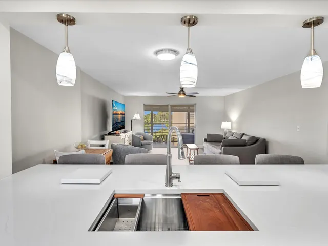 $270,000 | 321 Southeast 3rd Street, Unit 208, Dania, FL 33004