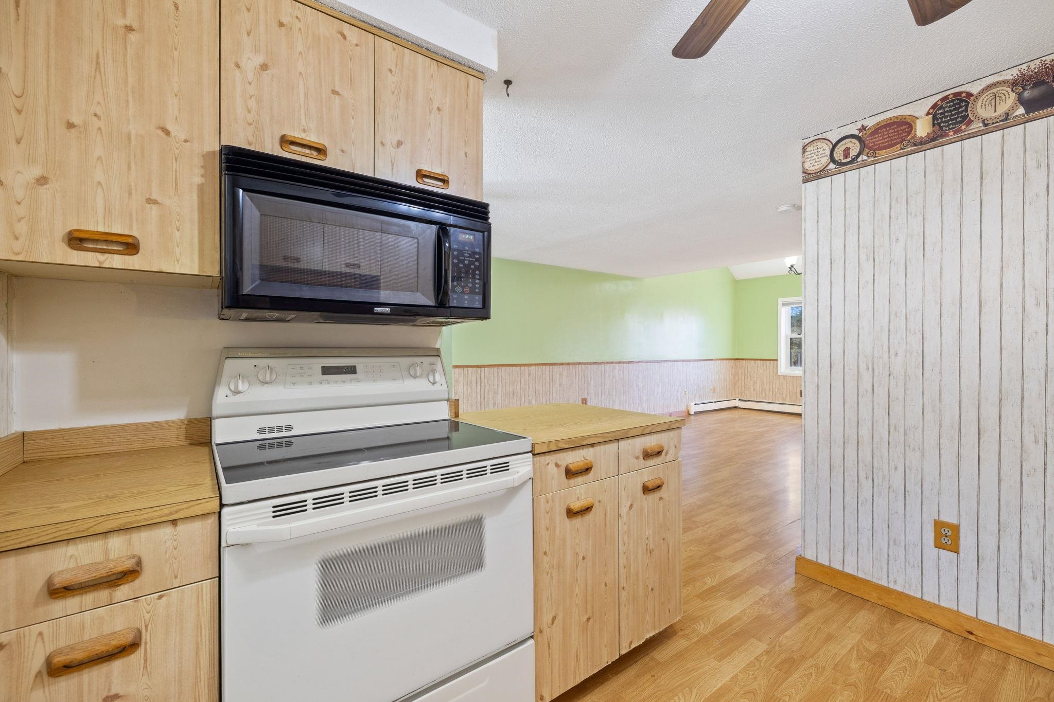 43 B Dale Road Hooksett, NH 03106 - Photo 3 of 39