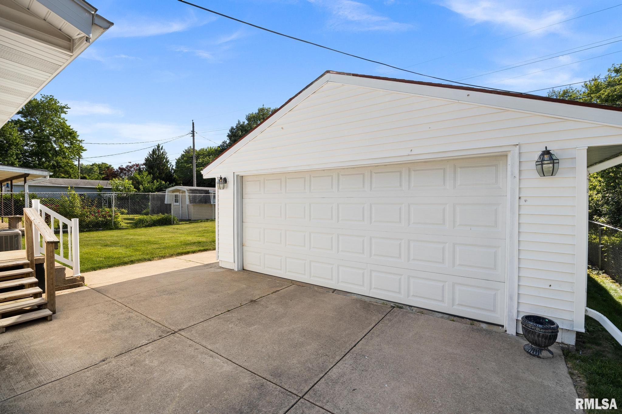 411 Manor Street Pekin, IL 61554 - Photo 26 of 29
