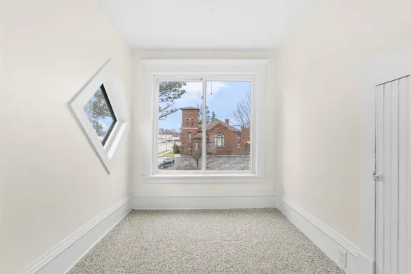 $239,900 | 125 East Delaware Street, Decatur, MI 49045