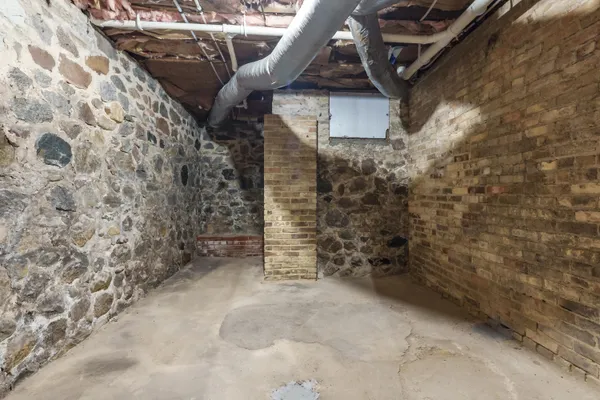 $239,900 | 125 East Delaware Street, Decatur, MI 49045