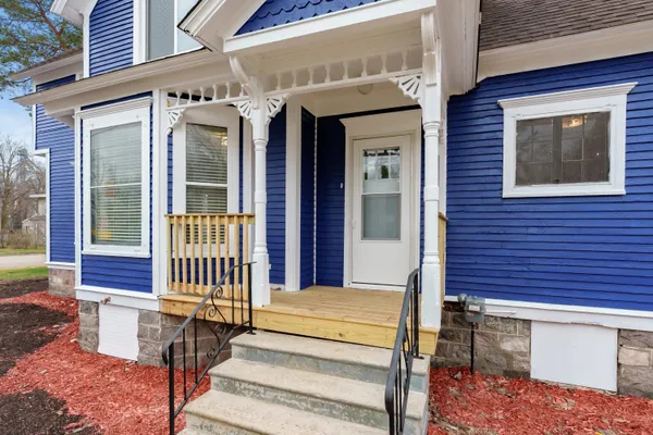 $239,900 | 125 East Delaware Street, Decatur, MI 49045