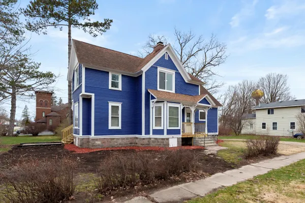 $239,900 | 125 East Delaware Street, Decatur, MI 49045