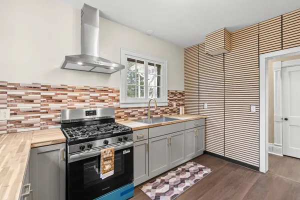 $239,900 | 125 East Delaware Street, Decatur, MI 49045