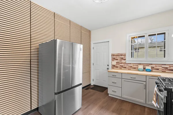 $239,900 | 125 East Delaware Street, Decatur, MI 49045