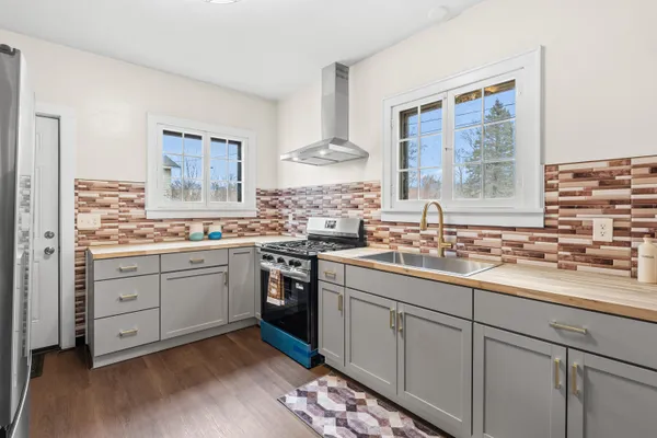 $239,900 | 125 East Delaware Street, Decatur, MI 49045