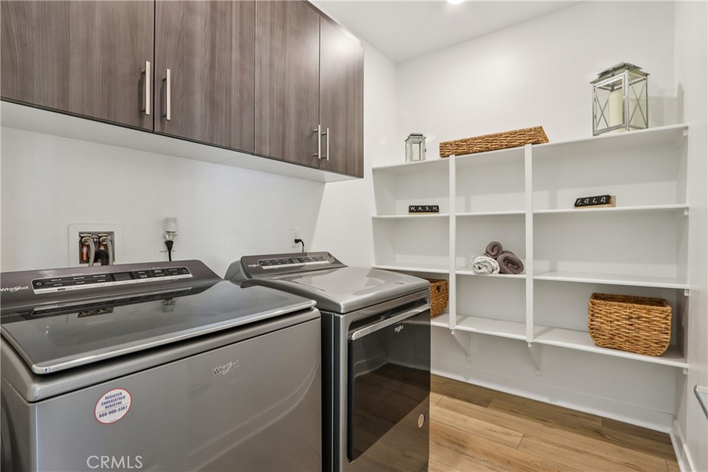 2464 Yellowstone Way Rialto, CA 92377 - Photo 23 of 75 a view of a kitchen with washer and dryer