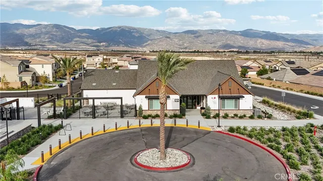 $699,000 | 2464 Yellowstone Way, Rialto, CA 92377