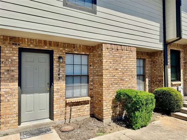 $1,700 | 1247 Dallas Drive, Denton, TX 76205