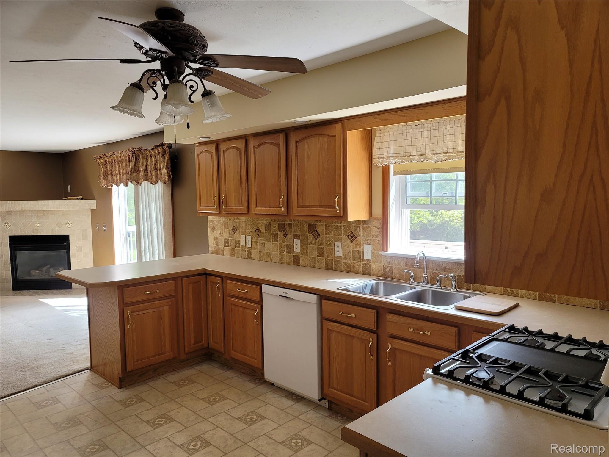 4372 Ridge Court Pinckney, MI 48169 - Photo 11 of 34 20200830_144814.jpg