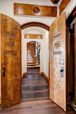 $7,200,000 | 721 Three Point Road, Muscle Shoals, AL 35661