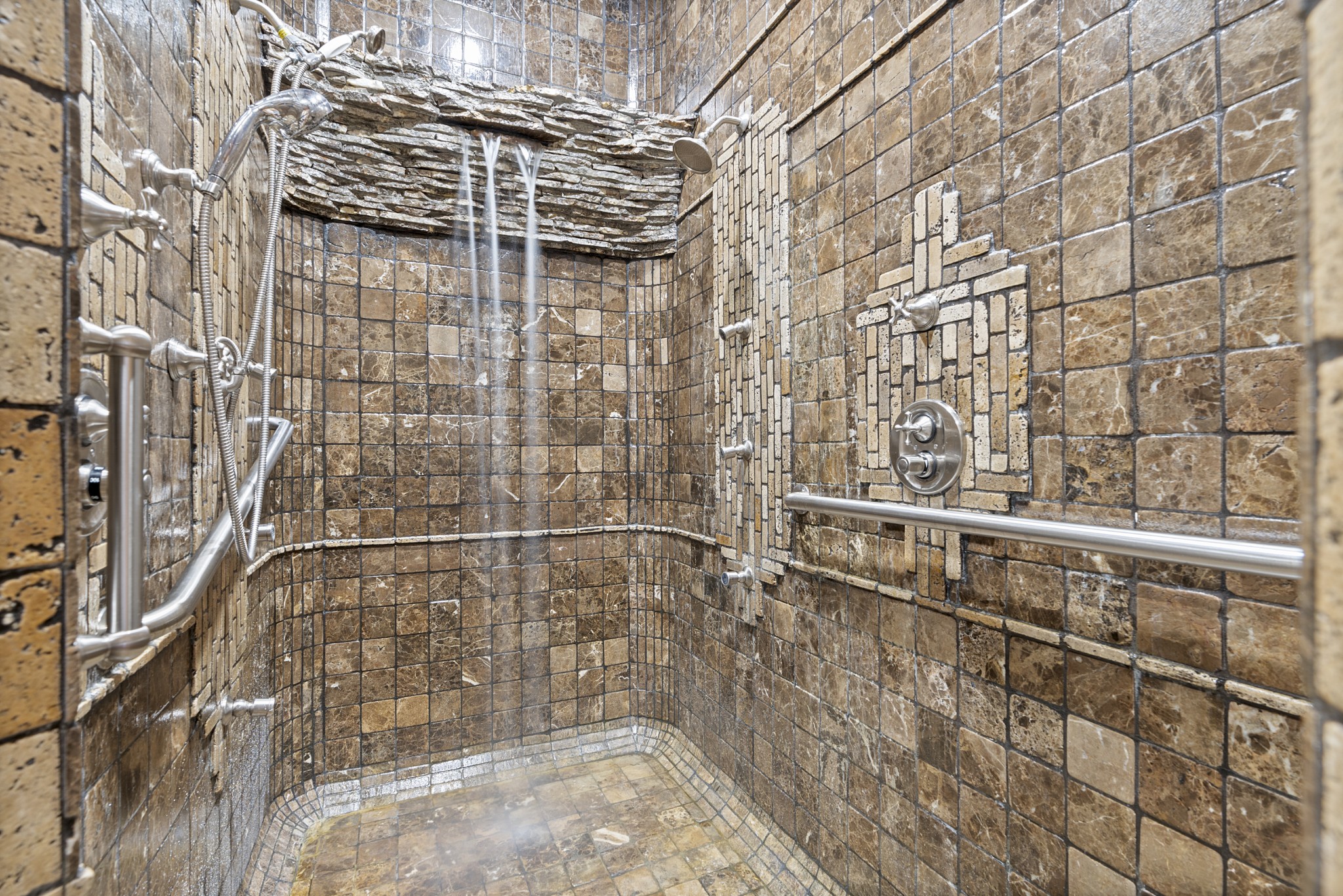 721 Three Point Road Muscle Shoals, AL 35661 - Photo 45 of 51 a bathroom with a shower