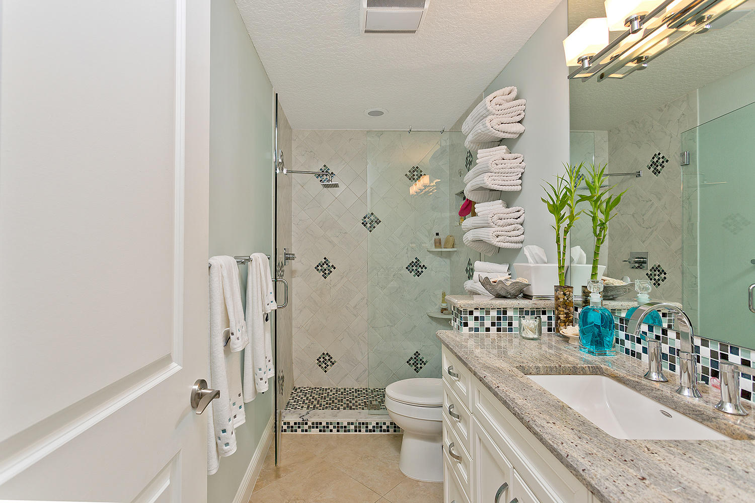 5200 East Club Circle, Unit 2040 Boca Raton, FL 33487 - Photo 16 of 24 14_Masterbath1