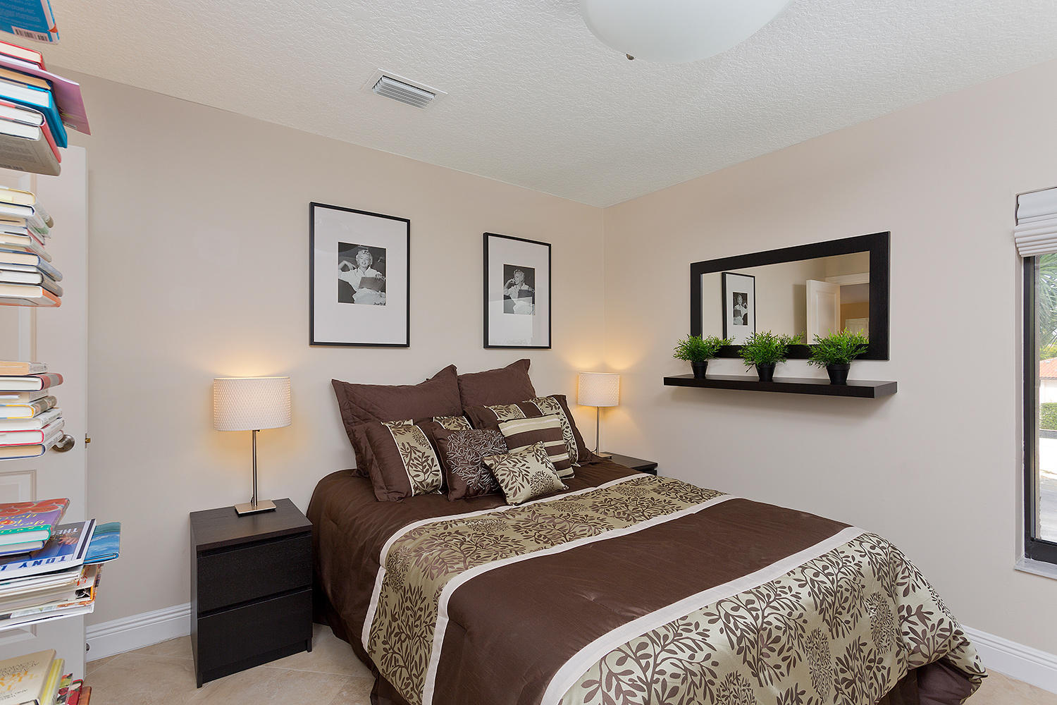 5200 East Club Circle, Unit 2040 Boca Raton, FL 33487 - Photo 19 of 24 17_Bedroom2_3