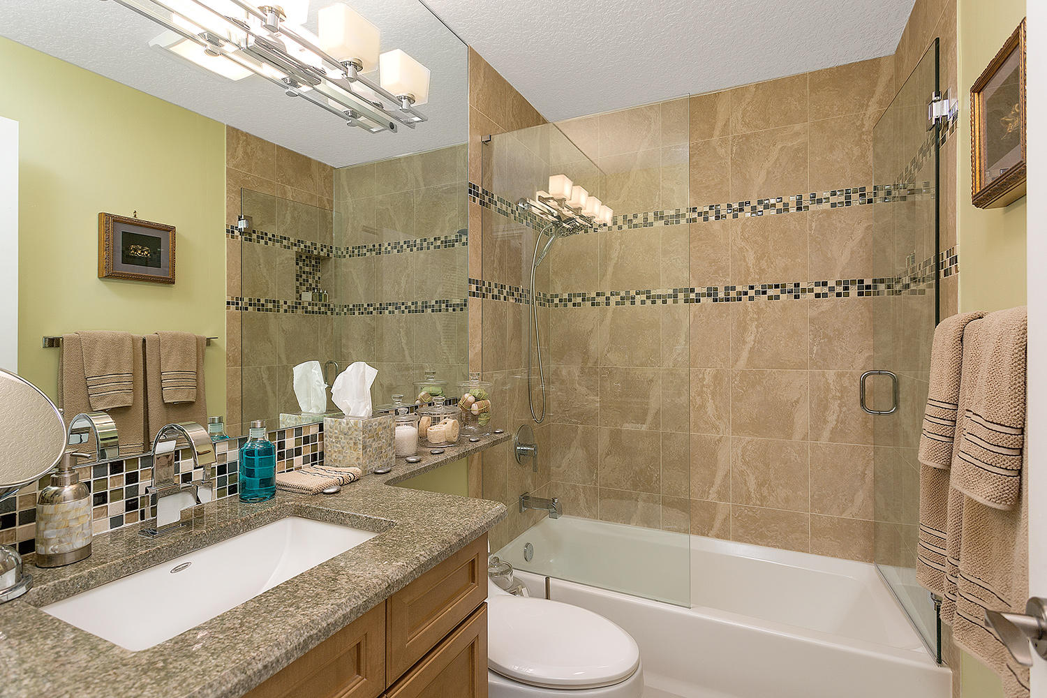5200 East Club Circle, Unit 2040 Boca Raton, FL 33487 - Photo 21 of 24 19_Bathroom2