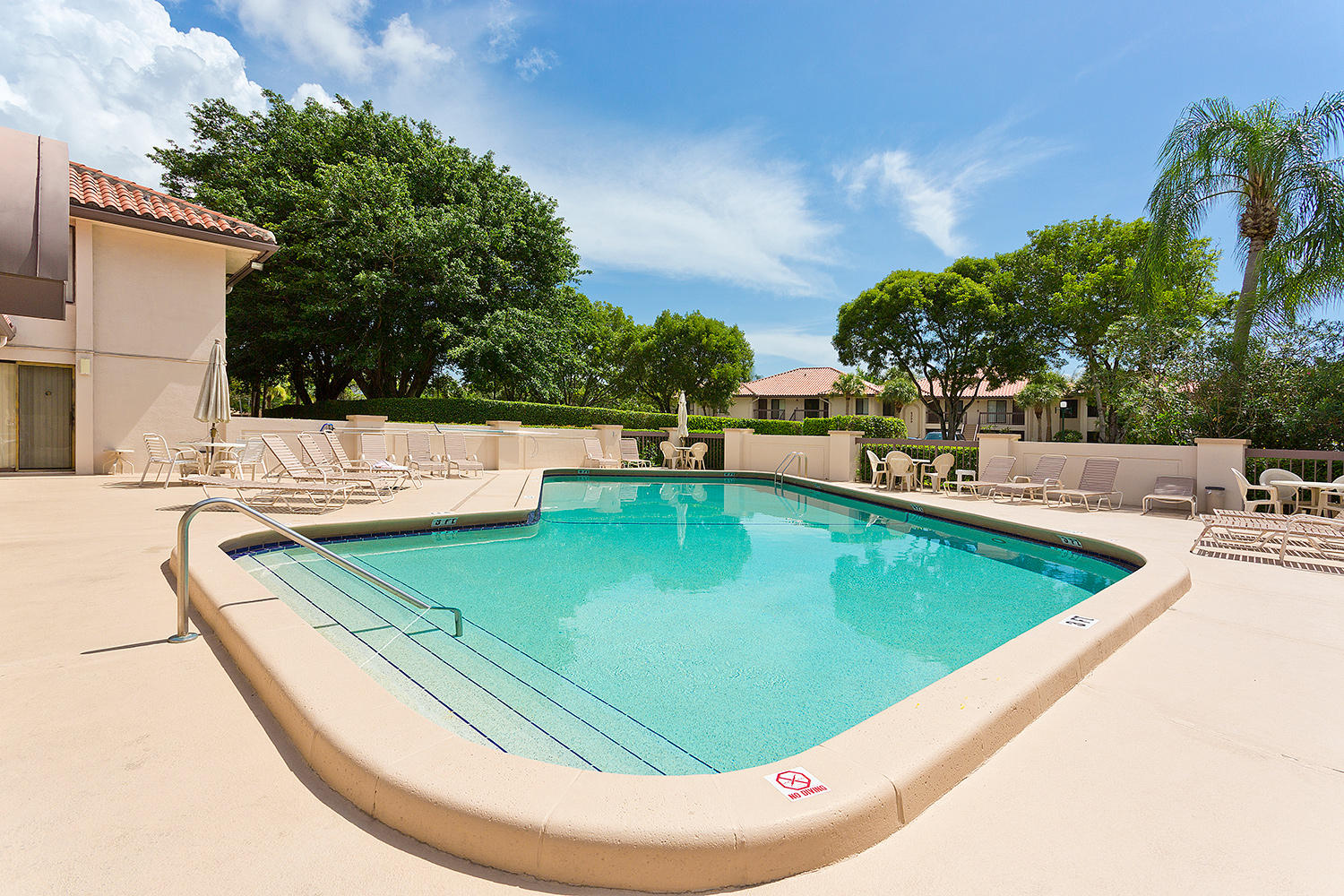 5200 East Club Circle, Unit 2040 Boca Raton, FL 33487 - Photo 23 of 24 21_Pool2