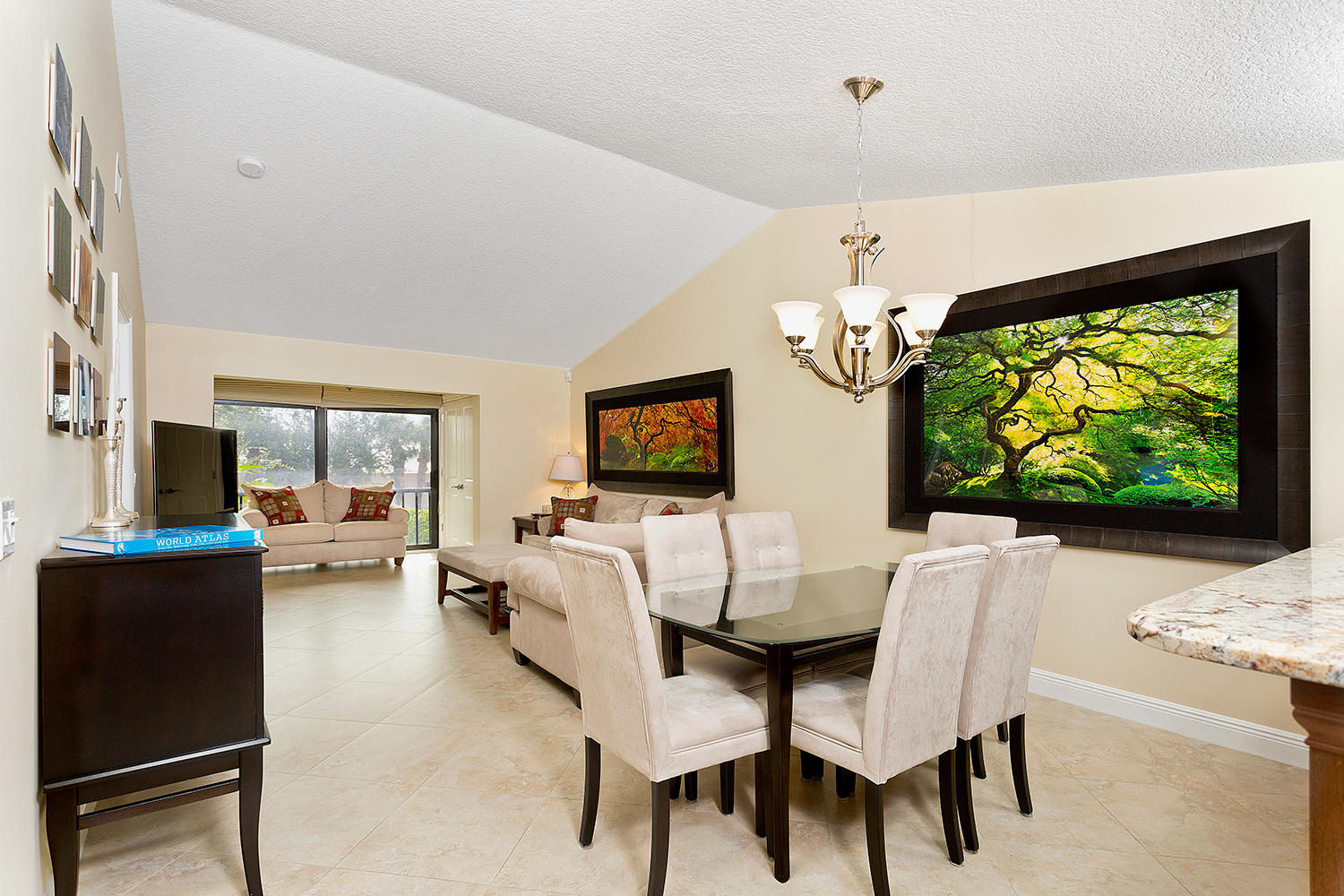 5200 East Club Circle, Unit 2040 Boca Raton, FL 33487 - Photo 5 of 24 04_DiningLivingroom