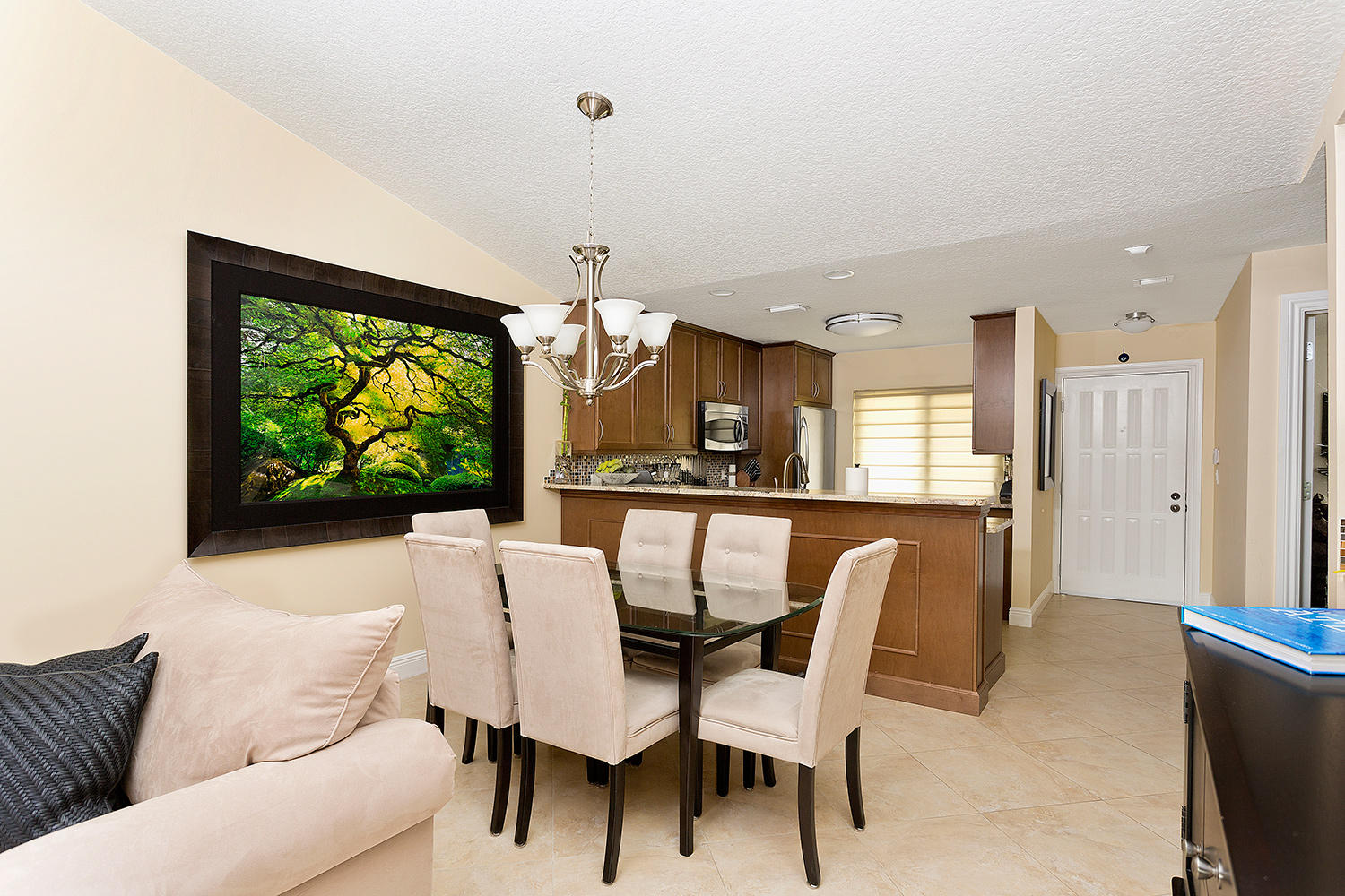 5200 East Club Circle, Unit 2040 Boca Raton, FL 33487 - Photo 6 of 24 05_DiningKitchen1