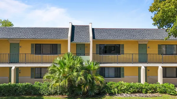 $2,050 | 818 Meadows Circle, Boynton Beach, FL 33436