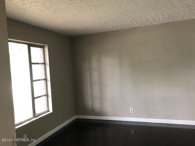 5612 Vernon Road Jacksonville, FL 32209 - Photo 4 of 7 an empty room with a window