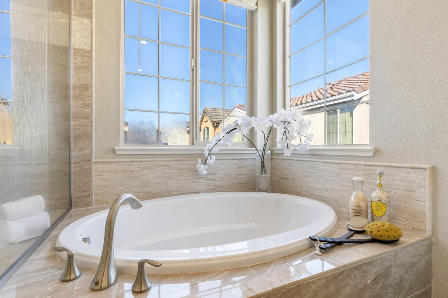 261 Crestview Circle Daly City, CA 94015 - Photo 29 of 45 a bath tub sitting next to a window