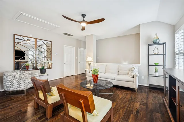 $349,950 | 1810 Gillette Street, Houston, TX 77019