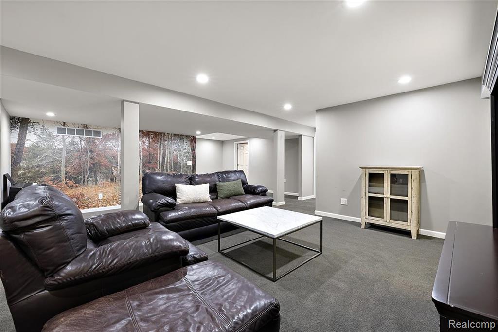 51604 Base Street New Baltimore, MI 48047 - Photo 29 of 47 Gallery Image 29