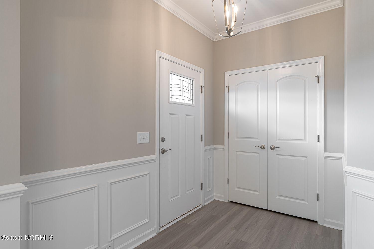 1329 Lt Congleton Road Wilmington, NC 28409 - Photo 2 of 23 8 foyer