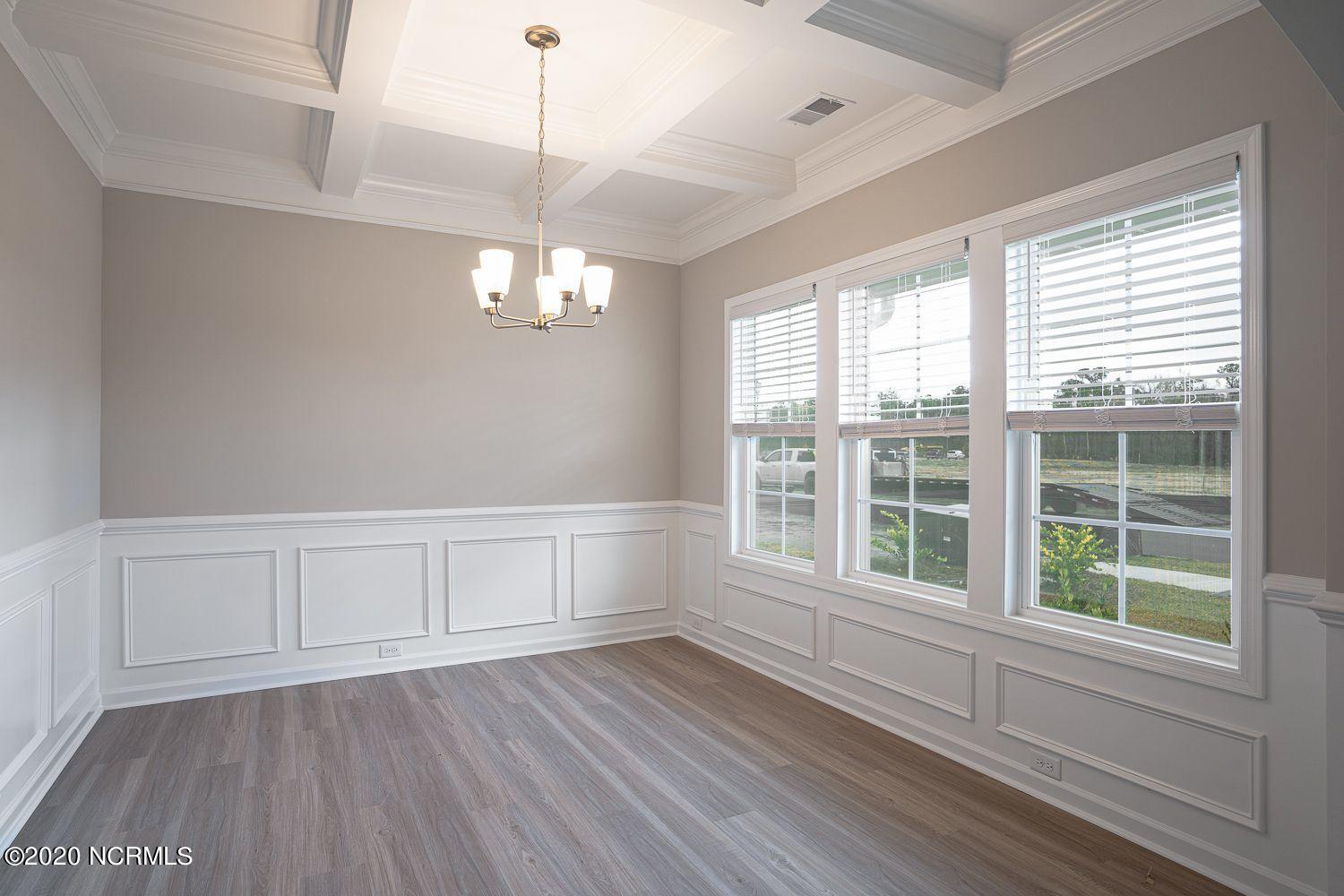 1329 Lt Congleton Road Wilmington, NC 28409 - Photo 3 of 23 8 dining