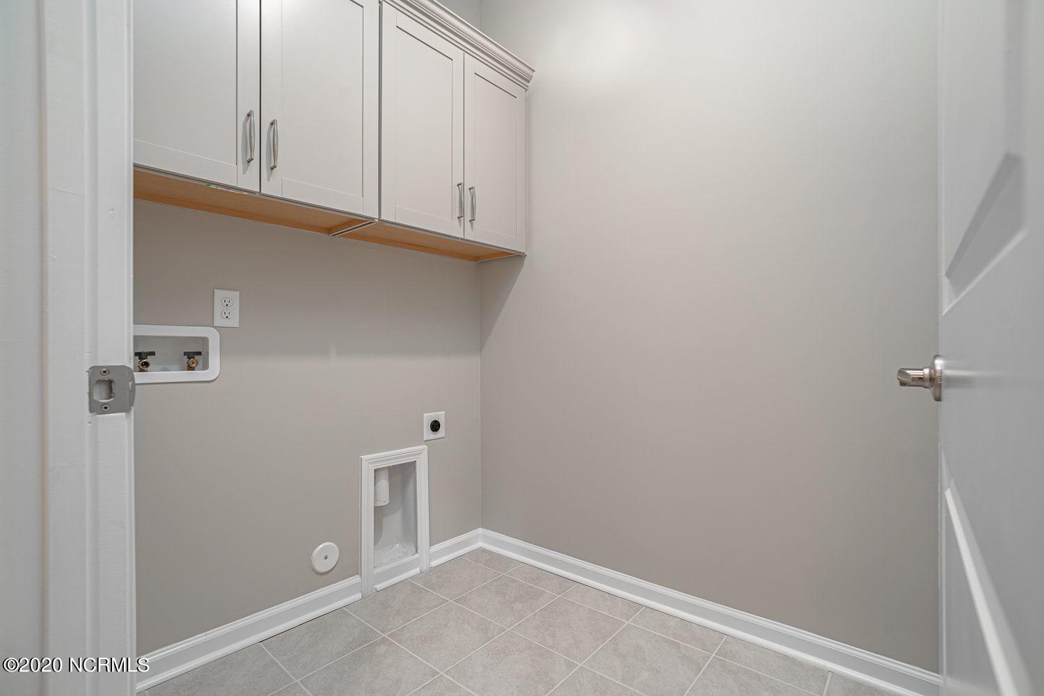 1329 Lt Congleton Road Wilmington, NC 28409 - Photo 5 of 23 8 laundry