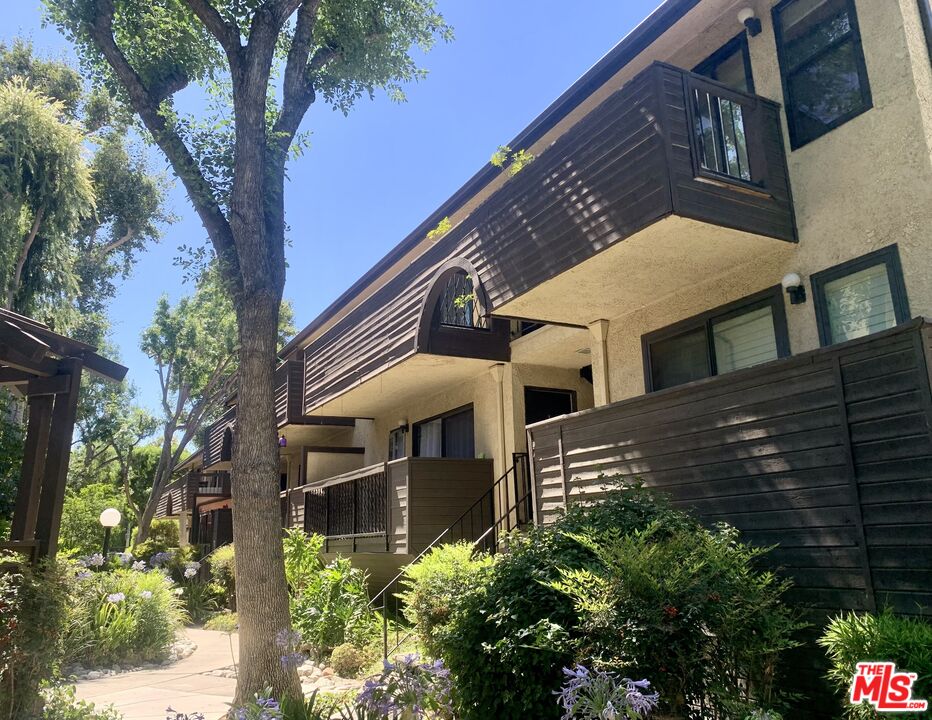 a view of a house with a tree
