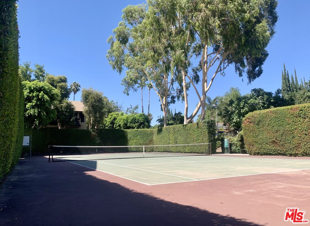 7312 Corbin Avenue, Unit M Reseda, CA 91335 - Photo 17 of 18 a view of a tennis court