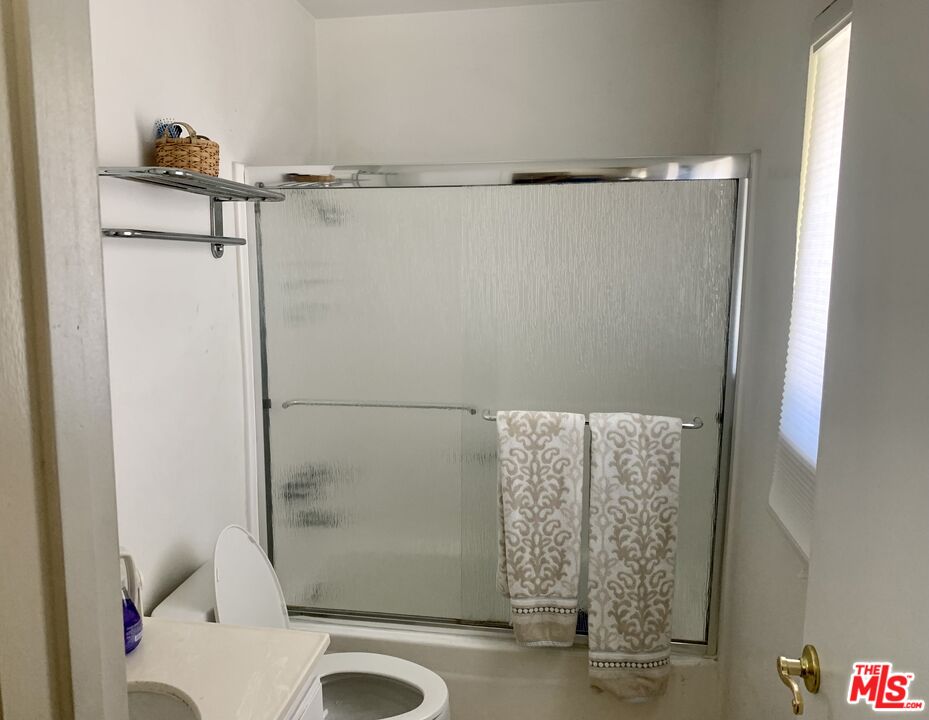7312 Corbin Avenue, Unit M Reseda, CA 91335 - Photo 7 of 18 a bathroom with a shower and toilet