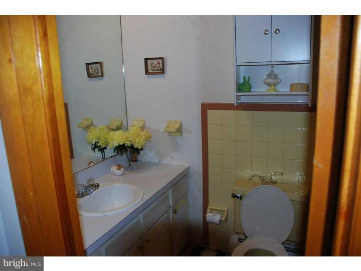 8759 Ashton Road Philadelphia, PA 19136 - Photo 20 of 24 Bathroom