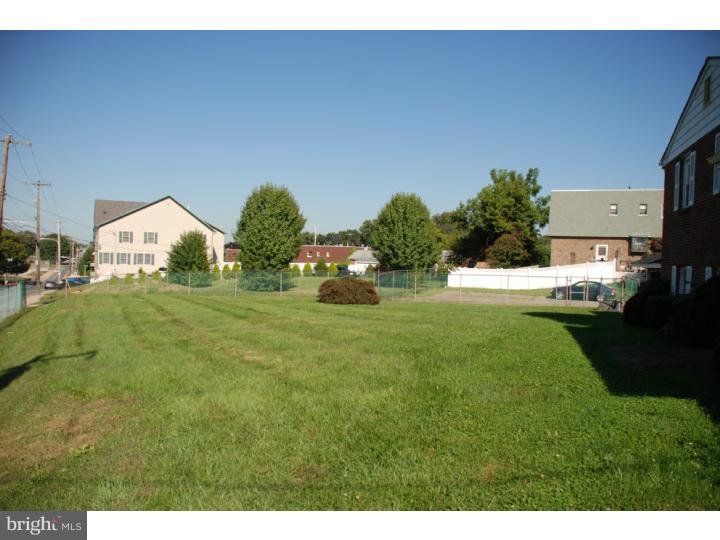 8759 Ashton Road Philadelphia, PA 19136 - Photo 3 of 24 Side Yard