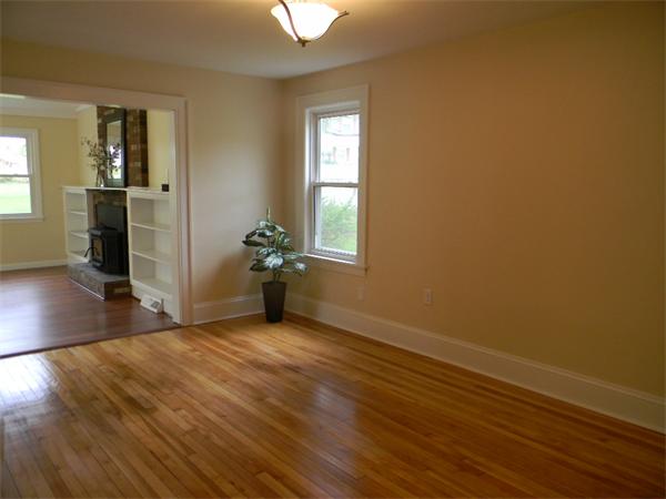 7 Billow Street Worcester, MA 01604 - Photo 4 of 21 Gallery Image 4
