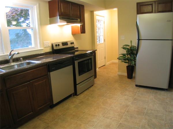 7 Billow Street Worcester, MA 01604 - Photo 6 of 21 Gallery Image 6
