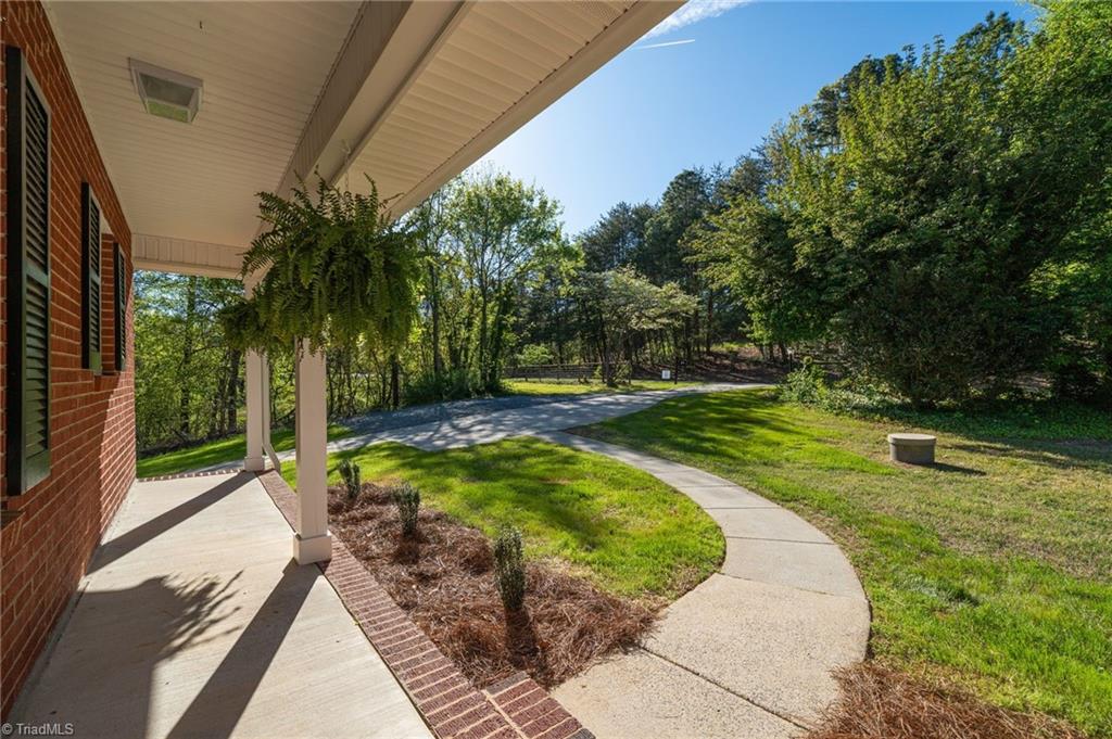 5920 Loop Road Clemmons, NC 27012 - Photo 3 of 47 Gallery Image 3