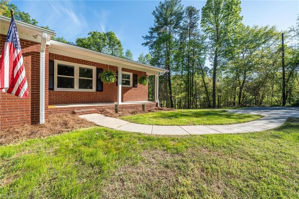 5920 Loop Road Clemmons, NC 27012 - Photo 5 of 47 Gallery Image 5